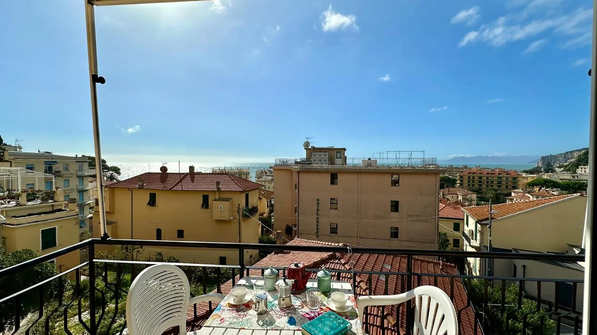 Hostdomus - Grace Apartment Finale Ligure